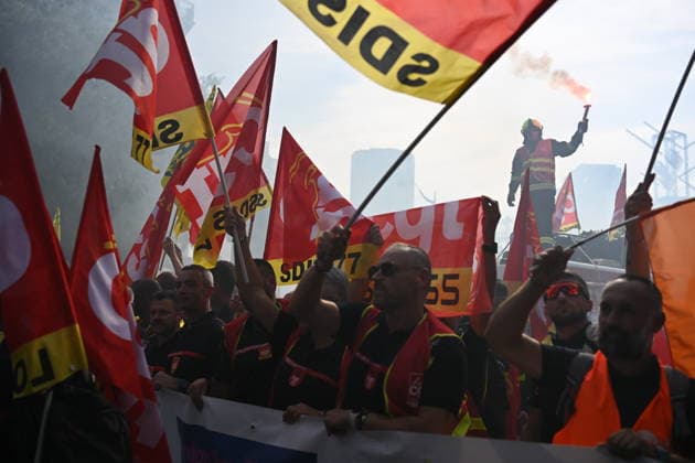 Firefighters gathered and marched through the French capital today. Among other things, they are calling for better staffing levels and more favourable working conditions in terms of both staff numbers and equipment. - 29 09 2026 - France Paris -  JulienxMattiax xLexPictorium LePictorium_0341352