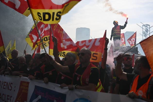 Firefighters gathered and marched through the French capital today. Among other things, they are calling for better staffing levels and more favourable working conditions in terms of both staff numbers and equipment. - 29 09 2026 - France Paris -  JulienxMattiax xLexPictorium LePictorium_0341353