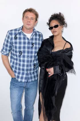 Jonathan Anderson and Rihanna at the backstage photocall for the Dior Women s Ready-to-Wear Spring Summer 2027 Collection fashion show during Paris Fashion Week, September 29, 2026. Olivier Borde, Bestimage. Greeting at the Dior Women’s Ready-to-Wear Spring Summer 2027 Collection fashion show during Paris Fashion Week, September 29, 2026, Paris, France.  Copyright: xOLIVIERxBORDEx xBESTIMAGExOLIVIERxBORDEx xBESTIMAGEx
