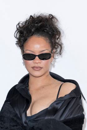 Rihanna at the backstage photocall for the Dior Women s Ready-to-Wear Spring Summer 2027 Collection fashion show during Paris Fashion Week, September 29, 2026 Olivier Borde Bestimage Greeting at the Dior Women s Ready-to-Wear Spring Summer 2027 Collection fashion show during Paris Fashion Week, September 29, 2026, Paris, France  Copyright: xOLIVIERxBORDEx xBESTIMAGExOLIVIERxBORDEx xBESTIMAGEx