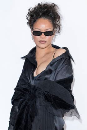 Rihanna at the backstage photocall for the Dior Women s Ready-to-Wear Spring Summer 2027 Collection fashion show during Paris Fashion Week, September 29, 2026 Olivier Borde Bestimage Greeting at the Dior Women s Ready-to-Wear Spring Summer 2027 Collection fashion show during Paris Fashion Week, September 29, 2026, Paris, France  Copyright: xOLIVIERxBORDEx xBESTIMAGExOLIVIERxBORDEx xBESTIMAGEx