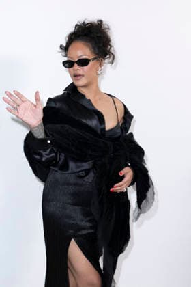Rihanna at the backstage photocall for the Dior Women s Ready-to-Wear Spring Summer 2027 Collection fashion show during Paris Fashion Week, September 29, 2026. Olivier Borde, Bestimage. Greeting at the Dior Women’s Ready-to-Wear Spring Summer 2027 Collection fashion show during Paris Fashion Week, September 29, 2026, Paris, France  Copyright: xOLIVIERxBORDEx xBESTIMAGExOLIVIERxBORDEx xBESTIMAGEx