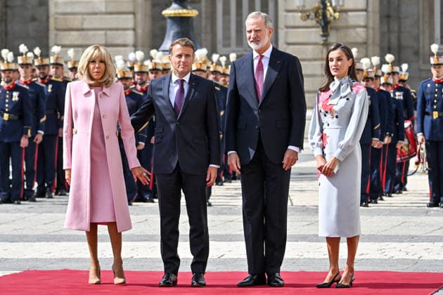 French President Emmanuel Macron and his wife, First Lady Brigitte Macron, are welcomed by King Felipe VI of Spain and Queen Letizia of Spain during an official ceremony at the Royal Palace in Madrid, as part of a state visit to Madrid, Spain, on September 29, 2020 Christian Liewig Bestimage French President Emmanuel Macron and his wife Brigitte Macron are welcomed by King Felipe VI and Queen Letizia of Spain during an official ceremony at the Royal Palace in Madrid as part of a state visit to Madrid, Spain, on September 29, 2026 Madrid, Spain Copyright: xChristianxLiewigx xBestimagexChristianxLiewigx xBestimagex