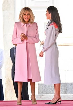 French President Emmanuel Macron and his wife, First Lady Brigitte Macron, are welcomed by King Felipe VI of Spain and Queen Letizia of Spain during an official ceremony at the Royal Palace in Madrid, as part of a state visit to Madrid, Spain, on September 29, 2020 Christian Liewig Bestimage French President Emmanuel Macron and his wife Brigitte Macron are welcomed by King Felipe VI and Queen Letizia of Spain during an official ceremony at the Royal Palace of Madrid as part of a state visit to Madrid, Spain, on September 29, 2026 Madrid, Spain Copyright: xChristianxLiewigx xBestimagexChristianxLiewigx xBestimagex