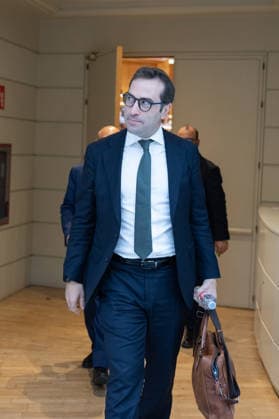 The Senate plenary session debates a motion on Democratic Memory, with the housing crisis as the underlying issue. First Vice President and Minister of Economy, Trade, and Business Carlos Cuerpo, upon his arrival at a plenary session in the Senate on September 29, 2026, in Madrid, Spain. The opposition will debate a motion on the Democratic Memory Act and a proposal to establish a commission on Ceuta. In addition, various committees will examine initiatives on workplace inclusion for people with disabilities, Sahrawi nationality, and the ban on conversion therapy. SEPTEMBER 29, 2026 SENATE POLITICAL MINISTERS Jesús Hellí Madrid Madrid, Spain Copyright: xJesusxHellinx 7808630