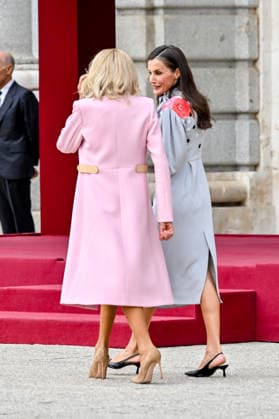 French President Emmanuel Macron and his wife, First Lady Brigitte Macron, are welcomed by King Felipe VI of Spain and Queen Letizia of Spain during an official ceremony at the Royal Palace in Madrid, as part of a state visit to Madrid, Spain, on September 29, 2020 Christian Liewig Bestimage French President Emmanuel Macron and his wife Brigitte Macron are welcomed by King Felipe VI and Queen Letizia of Spain at an official ceremony at the Royal Palace of Madrid during a state visit to Madrid, Spain, on September 29, 2026 Madrid, Spain Copyright: xChristianxLiewigx xBestimagexChristianxLiewigx xBestimagex