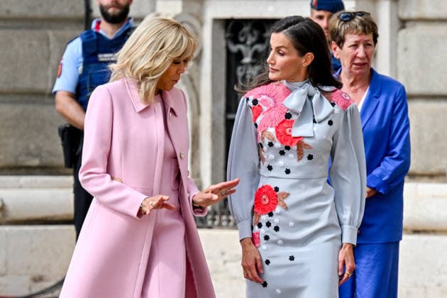 French President Emmanuel Macron and his wife, First Lady Brigitte Macron, are welcomed by King Felipe VI of Spain and Queen Letizia of Spain during an official ceremony at the Royal Palace in Madrid, as part of a state visit to Madrid, Spain, on September 29, 2020 Christian Liewig Bestimage French President Emmanuel Macron and his wife Brigitte Macron are welcomed by King Felipe VI and Queen Letizia of Spain at an official ceremony at the Royal Palace of Madrid during a state visit to Madrid, Spain, on September 29, 2026 Madrid, Spain Copyright: xChristianxLiewigx xBestimagexChristianxLiewigx xBestimagex