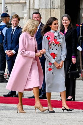 French President Emmanuel Macron and his wife, First Lady Brigitte Macron, are welcomed by King Felipe VI of Spain and Queen Letizia of Spain during an official ceremony at the Royal Palace in Madrid, as part of a state visit to Madrid, Spain, on September 29, 2020 Christian Liewig Bestimage French President Emmanuel Macron and his wife Brigitte Macron are welcomed by King Felipe VI and Queen Letizia of Spain at an official ceremony at the Royal Palace of Madrid during a state visit to Madrid, Spain, on September 29, 2026 Madrid, Spain Copyright: xChristianxLiewigx xBestimagexChristianxLiewigx xBestimagex