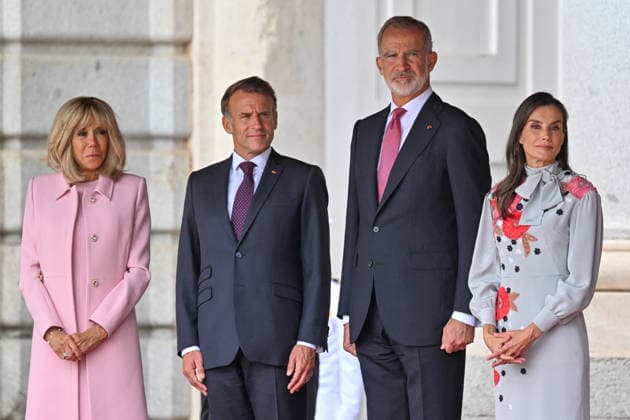 French President Emmanuel Macron and his wife, First Lady Brigitte Macron, are welcomed by King Felipe VI of Spain and Queen Letizia of Spain during an official ceremony at the Royal Palace in Madrid, as part of a state visit to Madrid, Spain, on September 29, 2020 Christian Liewig Bestimage French President Emmanuel Macron and his wife Brigitte Macron are welcomed by King Felipe VI of Spain and Queen Letizia at an official ceremony at the Royal Palace in Madrid during a state visit to Madrid, Spain, on September 29, 2026 Madrid, Spain Copyright: xChristianxLiewigx xBestimagexChristianxLiewigx xBestimagex