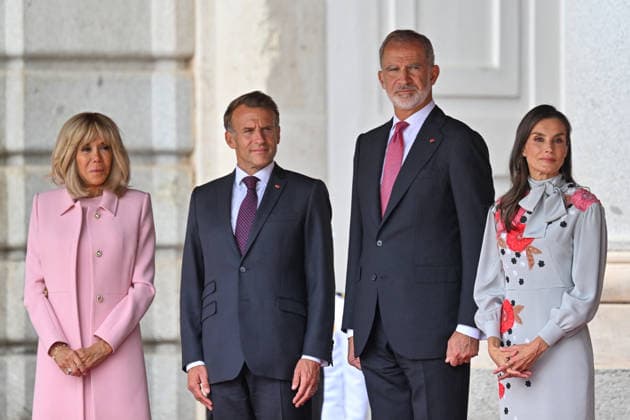 French President Emmanuel Macron and his wife, First Lady Brigitte Macron, are welcomed by King Felipe VI of Spain and Queen Letizia of Spain during an official ceremony at the Royal Palace in Madrid, as part of a state visit to Madrid, Spain, on September 29, 2020 Christian Liewig Bestimage French President Emmanuel Macron and his wife Brigitte Macron are welcomed by King Felipe VI of Spain and Queen Letizia at an official ceremony at the Royal Palace in Madrid during a state visit to Madrid, Spain, on September 29, 2026 Madrid, Spain Copyright: xChristianxLiewigx xBestimagexChristianxLiewigx xBestimagex