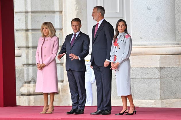 French President Emmanuel Macron and his wife, First Lady Brigitte Macron, are welcomed by King Felipe VI of Spain and Queen Letizia of Spain during an official ceremony at the Royal Palace in Madrid, as part of a state visit to Madrid, Spain, on September 29, 2020 Christian Liewig Bestimage French President Emmanuel Macron and his wife Brigitte Macron are welcomed by King Felipe VI of Spain and Queen Letizia at an official ceremony at the Royal Palace in Madrid during a state visit to Madrid, Spain, on September 29, 2026 Madrid, Spain Copyright: xChristianxLiewigx xBestimagexChristianxLiewigx xBestimagex