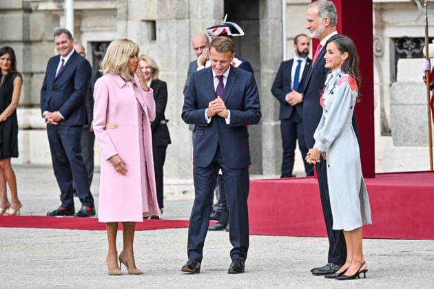 French President Emmanuel Macron and his wife, First Lady Brigitte Macron, are welcomed by King Felipe VI of Spain and Queen Letizia of Spain during an official ceremony at the Royal Palace in Madrid, as part of a state visit to Madrid, Spain, on September 29, 2020 Christian Liewig Bestimage French President Emmanuel Macron and his wife Brigitte Macron are welcomed by King Felipe VI of Spain and Queen Letizia at an official ceremony at the Royal Palace in Madrid during a state visit to Madrid, Spain, on September 29, 2026 Madrid, Spain Copyright: xChristianxLiewigx xBestimagexChristianxLiewigx xBestimagex