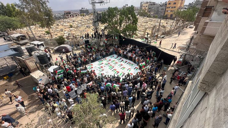 Gaza City Mass Funeral Mourners gather around bodies wrapped in shrouds during a mass funeral in Gaza City, Gaza Strip, on September 29, 2026. The remains of 43 Palestinians were recently recovered by Civil Defense crews from the rubble of a residential building destroyed in an Israeli strike earlier in the war. Gaza Gaza Strip Palestinian Territories Copyright: xDoaaxAlbazx