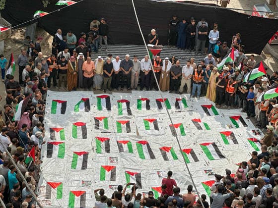 Gaza City Mass Funeral Mourners gather around bodies wrapped in shrouds during a mass funeral in Gaza City, Gaza Strip, on September 29, 2026. The remains of 43 Palestinians were recently recovered by Civil Defense crews from the rubble of a residential building destroyed in an Israeli strike earlier in the war. Gaza Gaza Strip Palestinian Territories Copyright: xDoaaxAlbazx