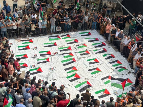 Gaza City Mass Funeral Mourners gather around bodies wrapped in shrouds during a mass funeral in Gaza City, Gaza Strip, on September 29, 2026. The remains of 43 Palestinians were recently recovered by Civil Defense crews from the rubble of a residential building destroyed in an Israeli strike earlier in the war. Gaza Gaza Strip Palestinian Territories Copyright: xDoaaxAlbazx
