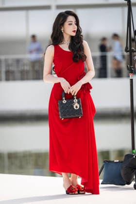 PFW - Dior Front Row Dilraba Dilmurat at the Christian Dior show during Paris Fashion Week Womenswear Spring Summer 2027 in the Jardin des Tuileries on September 29, 2026 in Paris, France. Photo by Alexis Jumeau ABACAPRESS.COM Paris France  Copyright: xJumeauxAlexis ABACAx