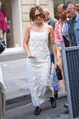 Jennifer Lopez goes shopping during Paris Fashion Week (PFW) in Paris, France, on September 29, 2026. Pierre Perusseau, Bestimage. Jennifer Lopez will be shopping during Paris Fashion Week (PFW) in Paris, France, on September 29, 2026. Paris, France  Copyright: xPierrexPerusseaux xBestimagexPierrexPerusseaux xBestimagex