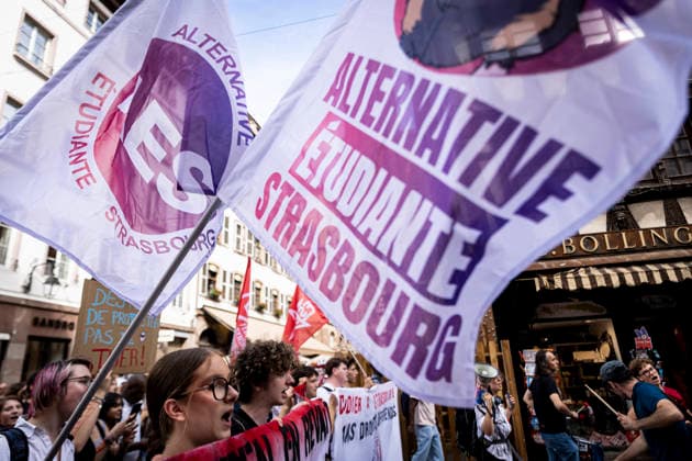 NEWS: Greve dans la fonction publique a Strasbourg. 29 09 2026 Manifestation des agents de la fonction publique a Strasbourg, le 29 septembre 2026, dans le cadre d une journee nationale de greve et de mobilisation. Le cortege est parti de la place Kleber et a defile dans les rues du centre-ville avant de rejoindre la place de la Republique.  Copyright: xelyxandroxcegarrax