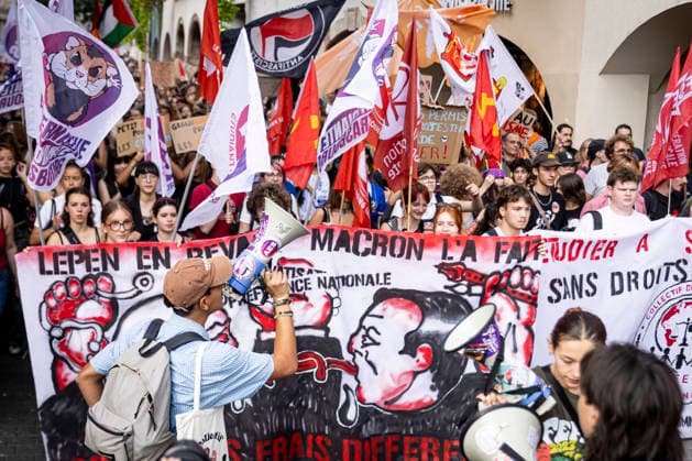 NEWS: Greve dans la fonction publique a Strasbourg. 29 09 2026 Manifestation des agents de la fonction publique a Strasbourg, le 29 septembre 2026, dans le cadre d une journee nationale de greve et de mobilisation. Le cortege est parti de la place Kleber et a defile dans les rues du centre-ville avant de rejoindre la place de la Republique.  Copyright: xelyxandroxcegarrax