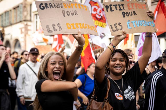 NEWS: Greve dans la fonction publique a Strasbourg. 29 09 2026 Manifestation des agents de la fonction publique a Strasbourg, le 29 septembre 2026, dans le cadre d une journee nationale de greve et de mobilisation. Le cortege est parti de la place Kleber et a defile dans les rues du centre-ville avant de rejoindre la place de la Republique.  Copyright: xelyxandroxcegarrax