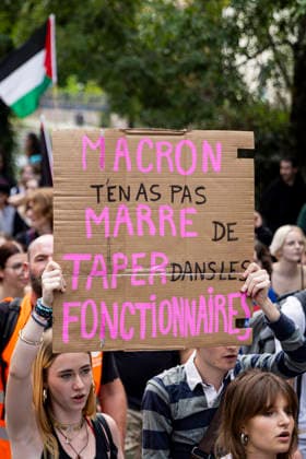NEWS: Greve dans la fonction publique a Strasbourg. 29 09 2026 Manifestation des agents de la fonction publique a Strasbourg, le 29 septembre 2026, dans le cadre d une journee nationale de greve et de mobilisation. Le cortege est parti de la place Kleber et a defile dans les rues du centre-ville avant de rejoindre la place de la Republique.  Copyright: xelyxandroxcegarrax