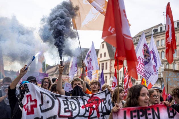 NEWS: Greve dans la fonction publique a Strasbourg. 29 09 2026 Manifestation des agents de la fonction publique a Strasbourg, le 29 septembre 2026, dans le cadre d une journee nationale de greve et de mobilisation. Le cortege est parti de la place Kleber et a defile dans les rues du centre-ville avant de rejoindre la place de la Republique.  Copyright: xelyxandroxcegarrax
