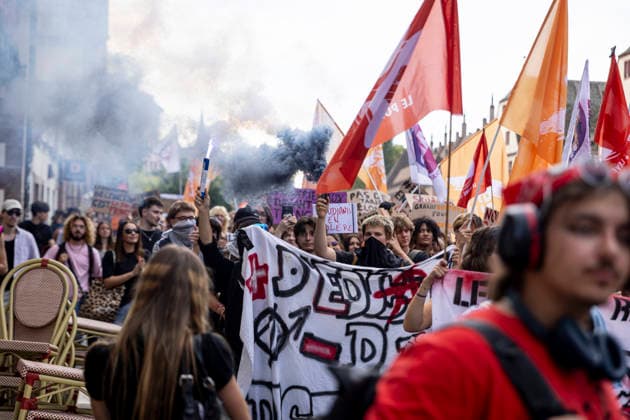 NEWS: Greve dans la fonction publique a Strasbourg. 29 09 2026 Manifestation des agents de la fonction publique a Strasbourg, le 29 septembre 2026, dans le cadre d une journee nationale de greve et de mobilisation. Le cortege est parti de la place Kleber et a defile dans les rues du centre-ville avant de rejoindre la place de la Republique.  Copyright: xelyxandroxcegarrax