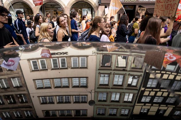 NEWS: Greve dans la fonction publique a Strasbourg. 29 09 2026 Manifestation des agents de la fonction publique a Strasbourg, le 29 septembre 2026, dans le cadre d une journee nationale de greve et de mobilisation. Le cortege est parti de la place Kleber et a defile dans les rues du centre-ville avant de rejoindre la place de la Republique.  Copyright: xelyxandroxcegarrax