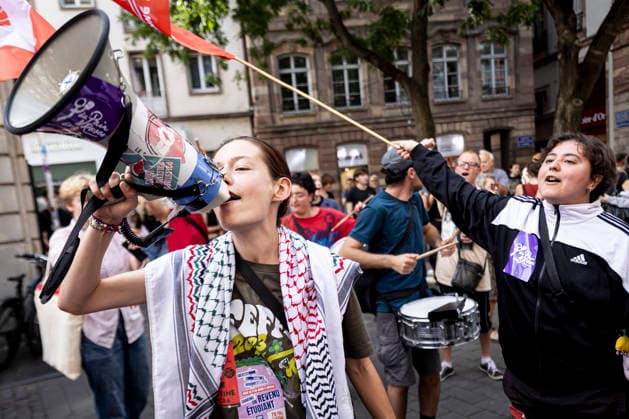 NEWS: Greve dans la fonction publique a Strasbourg. 29 09 2026 Manifestation des agents de la fonction publique a Strasbourg, le 29 septembre 2026, dans le cadre d une journee nationale de greve et de mobilisation. Le cortege est parti de la place Kleber et a defile dans les rues du centre-ville avant de rejoindre la place de la Republique.  Copyright: xelyxandroxcegarrax