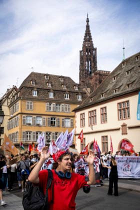 NEWS: Greve dans la fonction publique a Strasbourg. 29 09 2026 Manifestation des agents de la fonction publique a Strasbourg, le 29 septembre 2026, dans le cadre d une journee nationale de greve et de mobilisation. Le cortege est parti de la place Kleber et a defile dans les rues du centre-ville avant de rejoindre la place de la Republique.  Copyright: xelyxandroxcegarrax