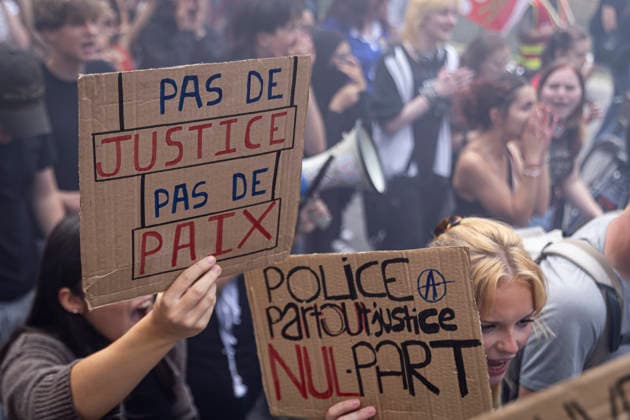 NEWS: Greve dans la fonction publique a Strasbourg. 29 09 2026 Manifestation des agents de la fonction publique a Strasbourg, le 29 septembre 2026, dans le cadre d une journee nationale de greve et de mobilisation. Le cortege est parti de la place Kleber et a defile dans les rues du centre-ville avant de rejoindre la place de la Republique.  Copyright: xelyxandroxcegarrax