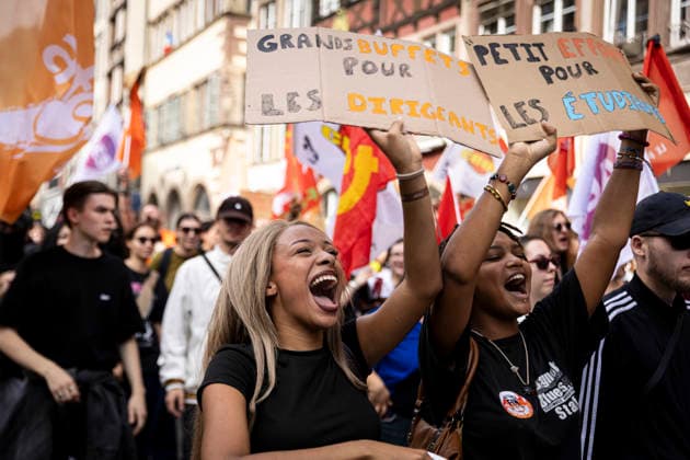 NEWS: Greve dans la fonction publique a Strasbourg. 29 09 2026 Manifestation des agents de la fonction publique a Strasbourg, le 29 septembre 2026, dans le cadre d une journee nationale de greve et de mobilisation. Le cortege est parti de la place Kleber et a defile dans les rues du centre-ville avant de rejoindre la place de la Republique.  Copyright: xelyxandroxcegarrax