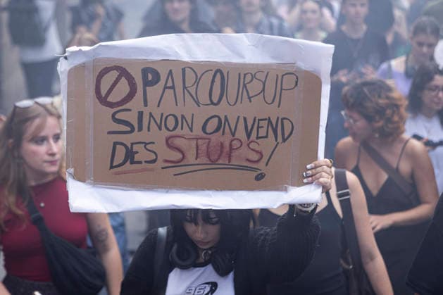 NEWS: Greve dans la fonction publique a Strasbourg. 29 09 2026 Manifestation des agents de la fonction publique a Strasbourg, le 29 septembre 2026, dans le cadre d une journee nationale de greve et de mobilisation. Le cortege est parti de la place Kleber et a defile dans les rues du centre-ville avant de rejoindre la place de la Republique.  Copyright: xelyxandroxcegarrax