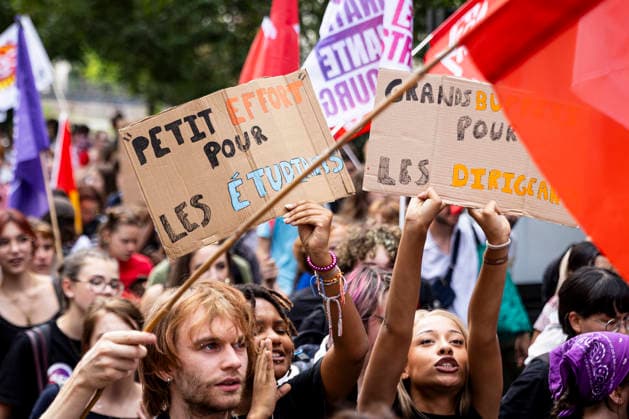NEWS: Greve dans la fonction publique a Strasbourg. 29 09 2026 Manifestation des agents de la fonction publique a Strasbourg, le 29 septembre 2026, dans le cadre d une journee nationale de greve et de mobilisation. Le cortege est parti de la place Kleber et a defile dans les rues du centre-ville avant de rejoindre la place de la Republique.  Copyright: xelyxandroxcegarrax