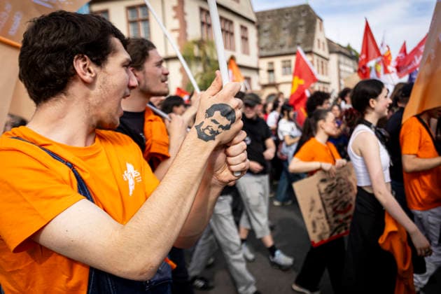 NEWS: Greve dans la fonction publique a Strasbourg. 29 09 2026 Manifestation des agents de la fonction publique a Strasbourg, le 29 septembre 2026, dans le cadre d une journee nationale de greve et de mobilisation. Le cortege est parti de la place Kleber et a defile dans les rues du centre-ville avant de rejoindre la place de la Republique.  Copyright: xelyxandroxcegarrax