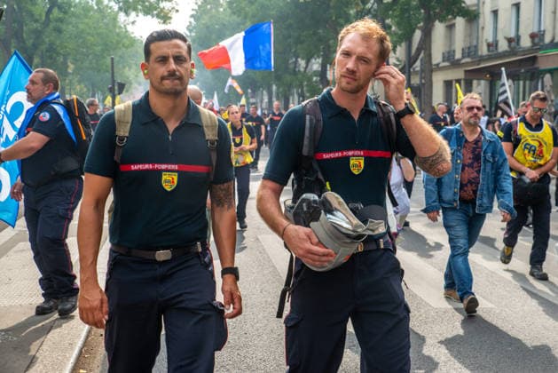 French Firefighters Strike Continues - Paris French firefighters stage a protest march from Place d Italie to Place de la Bastille in Paris, France on September 29, 2026, after demonstrating their dissatisfaction the previous afternoon, as firefighters continue to voice grievances over working conditions and reforms. Photo by Denis Prezat ABACAPRESS.COM Paris France  Copyright: xPrezatxDenis ABACAx