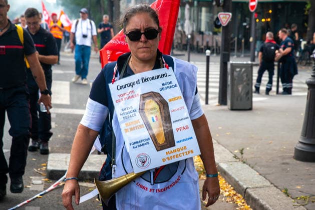French Firefighters Strike Continues - Paris French firefighters stage a protest march from Place d Italie to Place de la Bastille in Paris, France on September 29, 2026, after demonstrating their dissatisfaction the previous afternoon, as firefighters continue to voice grievances over working conditions and reforms. Photo by Denis Prezat ABACAPRESS.COM Paris France  Copyright: xPrezatxDenis ABACAx