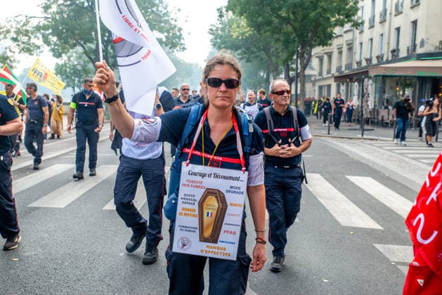 French Firefighters Strike Continues - Paris French firefighters stage a protest march from Place d Italie to Place de la Bastille in Paris, France on September 29, 2026, after demonstrating their dissatisfaction the previous afternoon, as firefighters continue to voice grievances over working conditions and reforms. Photo by Denis Prezat ABACAPRESS.COM Paris France  Copyright: xPrezatxDenis ABACAx