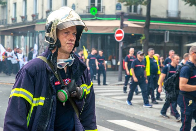 French Firefighters Strike Continues - Paris French firefighters stage a protest march from Place d Italie to Place de la Bastille in Paris, France on September 29, 2026, after demonstrating their dissatisfaction the previous afternoon, as firefighters continue to voice grievances over working conditions and reforms. Photo by Denis Prezat ABACAPRESS.COM Paris France  Copyright: xPrezatxDenis ABACAx