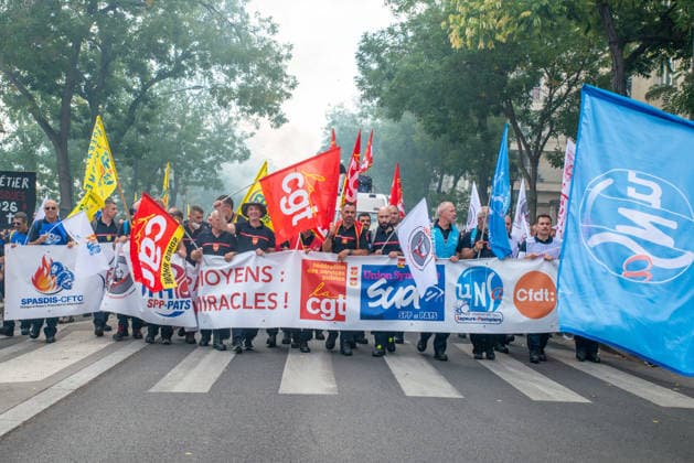 French Firefighters Strike Continues - Paris French firefighters stage a protest march from Place d Italie to Place de la Bastille in Paris, France on September 29, 2026, after demonstrating their dissatisfaction the previous afternoon, as firefighters continue to voice grievances over working conditions and reforms. Photo by Denis Prezat ABACAPRESS.COM Paris France  Copyright: xPrezatxDenis ABACAx