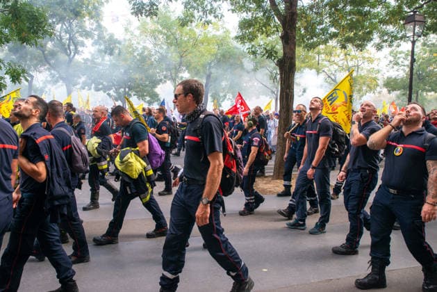 French Firefighters Strike Continues - Paris French firefighters stage a protest march from Place d Italie to Place de la Bastille in Paris, France on September 29, 2026, after demonstrating their dissatisfaction the previous afternoon, as firefighters continue to voice grievances over working conditions and reforms. Photo by Denis Prezat ABACAPRESS.COM Paris France  Copyright: xPrezatxDenis ABACAx