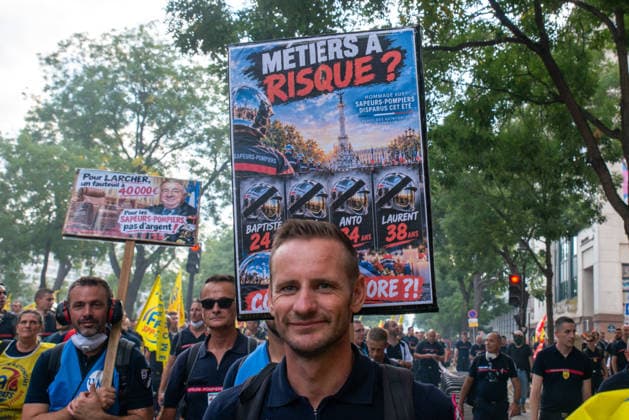 French Firefighters Strike Continues - Paris French firefighters stage a protest march from Place d Italie to Place de la Bastille in Paris, France on September 29, 2026, after demonstrating their dissatisfaction the previous afternoon, as firefighters continue to voice grievances over working conditions and reforms. Photo by Denis Prezat ABACAPRESS.COM Paris France  Copyright: xPrezatxDenis ABACAx