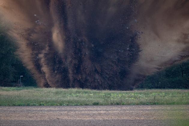 Controlled detonation of a World War II bomb in Cologne-Rodenkirchen, September 29, 2026. Controlled detonation of an American 10-zentner World War II bomb—an unexploded ordnance—by the Explosive Ordnance Disposal Unit (KMBS) in a field in Cologne-Rodenkirchen. Because one Copyright: xMarcxJohnx