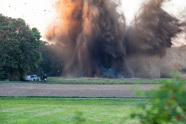 Controlled detonation of a World War II bomb in Cologne-Rodenkirchen, September 29, 2026. Controlled detonation of an American 10-zentner World War II bomb—an unexploded ordnance—by the Explosive Ordnance Disposal Unit (KMBS) in a field in Cologne-Rodenkirchen. Because one Copyright: xMarcxJohnx
