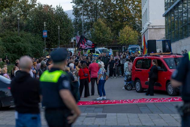 Protest Against Banning the AfD, September 29, 2026: In Erfurt, about 200 people demonstrated in support of proceedings to ban the Alternative for Germany (AfD) party. The demonstration marched from the Anger to the Thuringian State Parliament and took place one day before the parliamentary hearing on the ban proceedings. Erfurt, Thuringia, Germany 290926_ppb-525