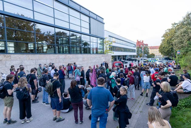 Protest Against the AfD Ban, September 29, 2026: In Erfurt, about 200 people demonstrated in support of proceedings to ban the Alternative for Germany (AfD) party. The demonstration marched from the Anger to the Thuringian State Parliament and took place one day before the parliamentary hearing on the ban proceedings. Erfurt, Thuringia, Germany 290926_ppb-528