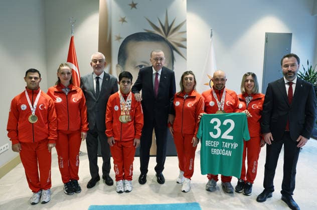Turkish President Recep Tayyip Erdogan ANKARA, TURKIYE - SEPTEMBER 29: (----EDITORIAL USE ONLY - MANDATORY CREDIT - TURKISH PRESIDENCY MURAT KULA HANDOUT - NO MARKETING NO ADVERTISING CAMPAIGNS - DISTRIBUTED AS A SERVICE TO CLIENTS----) Turkish President Recep Tayyip Erdogan receives representatives and athletes of the Turkish Special Athletes Sports Federation at the Presidential Complex in Ankara, Turkiye on September 29, 2026. Turkish Presidency Murat Kula Handout Anadolu Ankara Turkey. Editorial use only. Please get in touch for any other usage.  Copyright: x2026xAnadoluxTurkishxPresidencyx xMuratxKulax xHandoutx