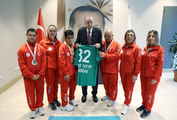 Turkish President Recep Tayyip Erdogan ANKARA, TURKIYE - SEPTEMBER 29: (----EDITORIAL USE ONLY - MANDATORY CREDIT - TURKISH PRESIDENCY MURAT KULA HANDOUT - NO MARKETING NO ADVERTISING CAMPAIGNS - DISTRIBUTED AS A SERVICE TO CLIENTS----) Turkish President Recep Tayyip Erdogan receives representatives and athletes of the Turkish Special Athletes Sports Federation at the Presidential Complex in Ankara, Turkiye on September 29, 2026. Turkish Presidency Murat Kula Handout Anadolu Ankara Turkey. Editorial use only. Please get in touch for any other usage.  Copyright: x2026xAnadoluxTurkishxPresidencyx xMuratxKulax xHandoutx