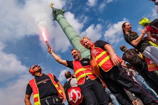 RECORD DATE NOT STATED Protest by professional firefighters in Paris Photo by Arnaud BEINAT Maxppp 2026 09 29, Paris, France National protest by professional firefighters  Copyright: xMAXPPPxArnaudxBeinatx ABE2609829-12 ABE2609829-12