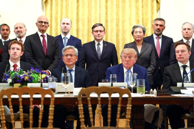 Trump Hosts Super Intelligence Meeting at White House WASHINGTON, DC - SEPT. 29: US President Donald Trump speaks at a meeting and luncheon on super intelligence in the East Room of the White House alongside Facebook founder and Meta CEO Mark Zuckerberg, left, Nvidia President and CEO Jensen Huang, and Tesla and SpaceX CEO Elon Musk on Tuesday, Sept. 29, 2026 in Washington, D.C. House Speaker Mike Johnson (R-La.) and other elected Republicans and tech executives also attended.. (Photo by Tierney L. Cross Pool For The Washington Post) Washington DC United States  Copyright: xPool ABACAx